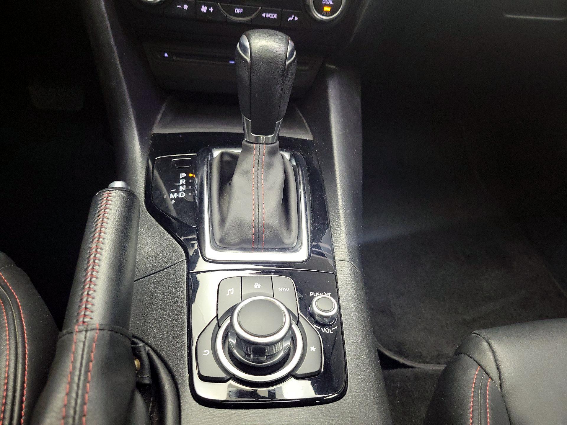 Thumbnail: 2016 Mazda Mazda3 - 18