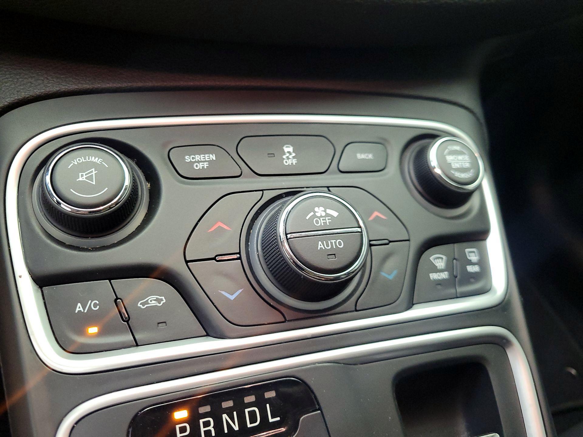 Thumbnail: 2016 Chrysler 200 - 16