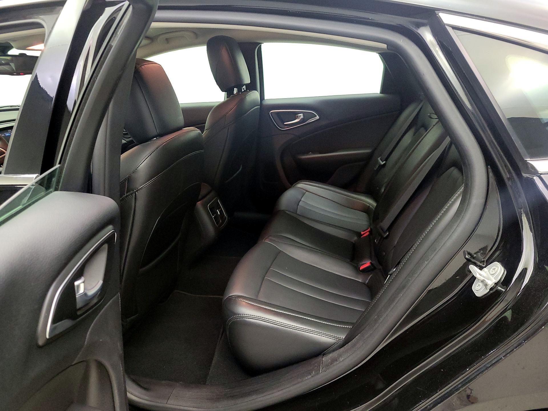 Thumbnail: 2016 Chrysler 200 - 18