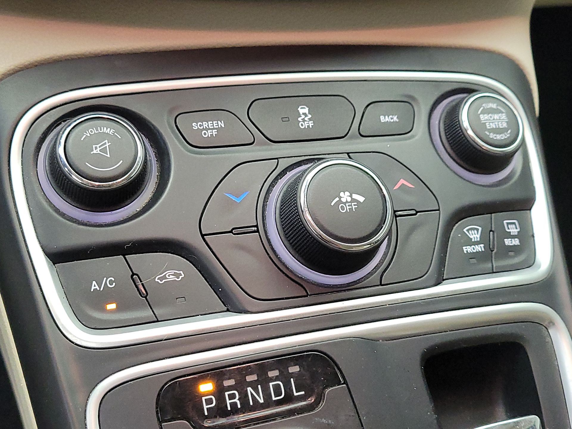 Thumbnail: 2015 Chrysler 200 - 16