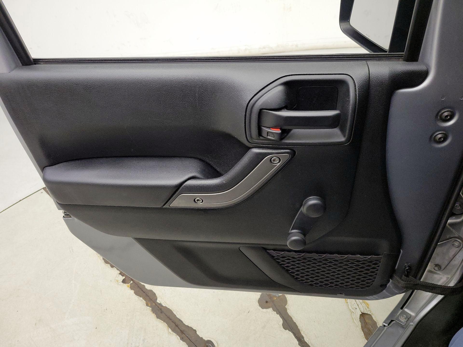 Thumbnail: 2018 Jeep Wrangler - 12