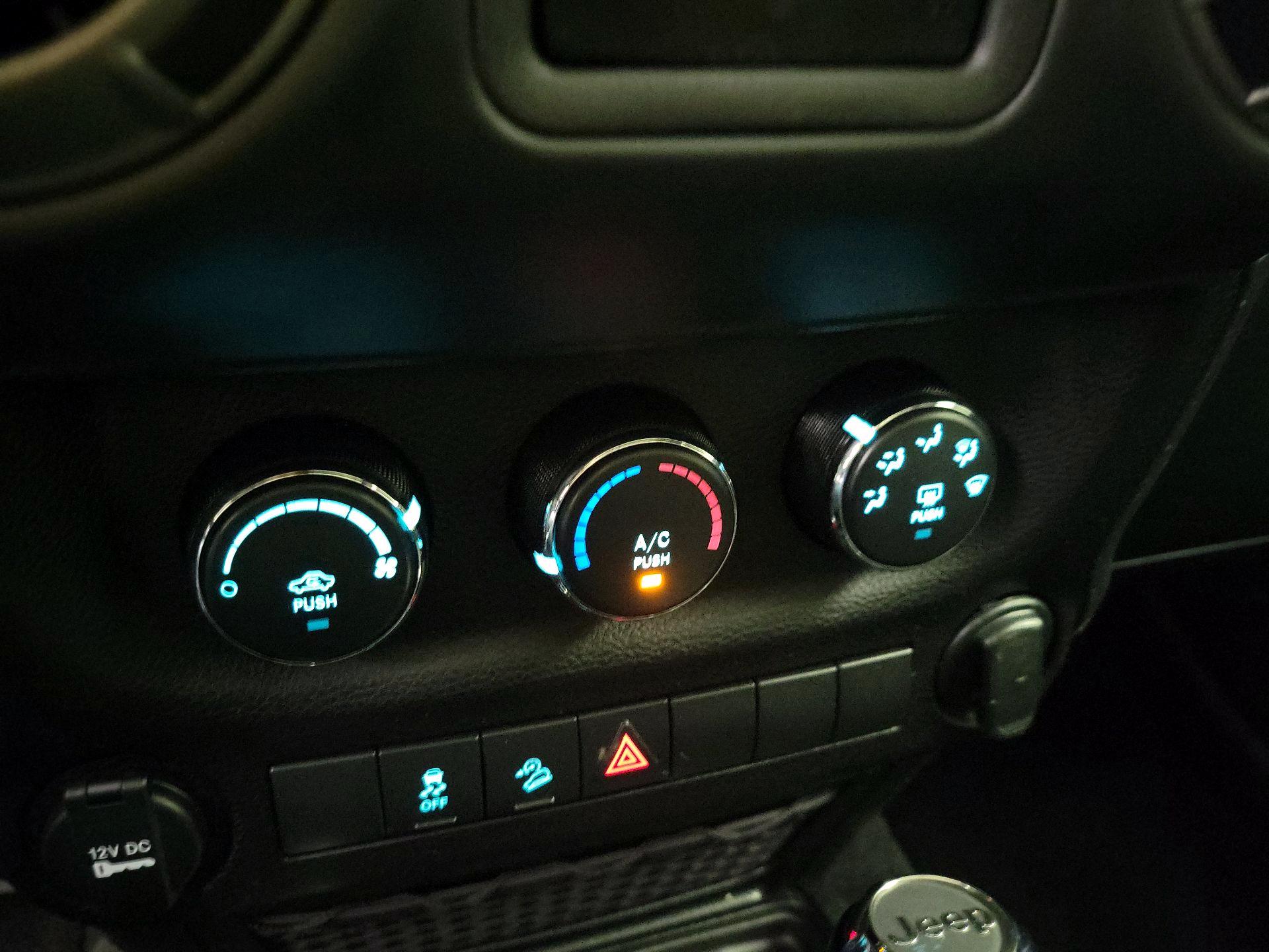 Thumbnail: 2018 Jeep Wrangler - 14