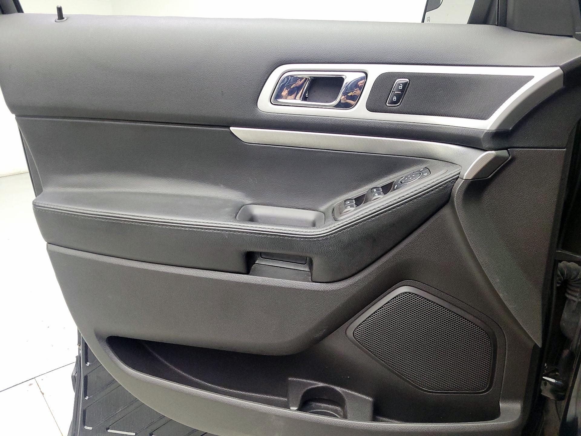 Thumbnail: 2015 Ford Explorer - 12