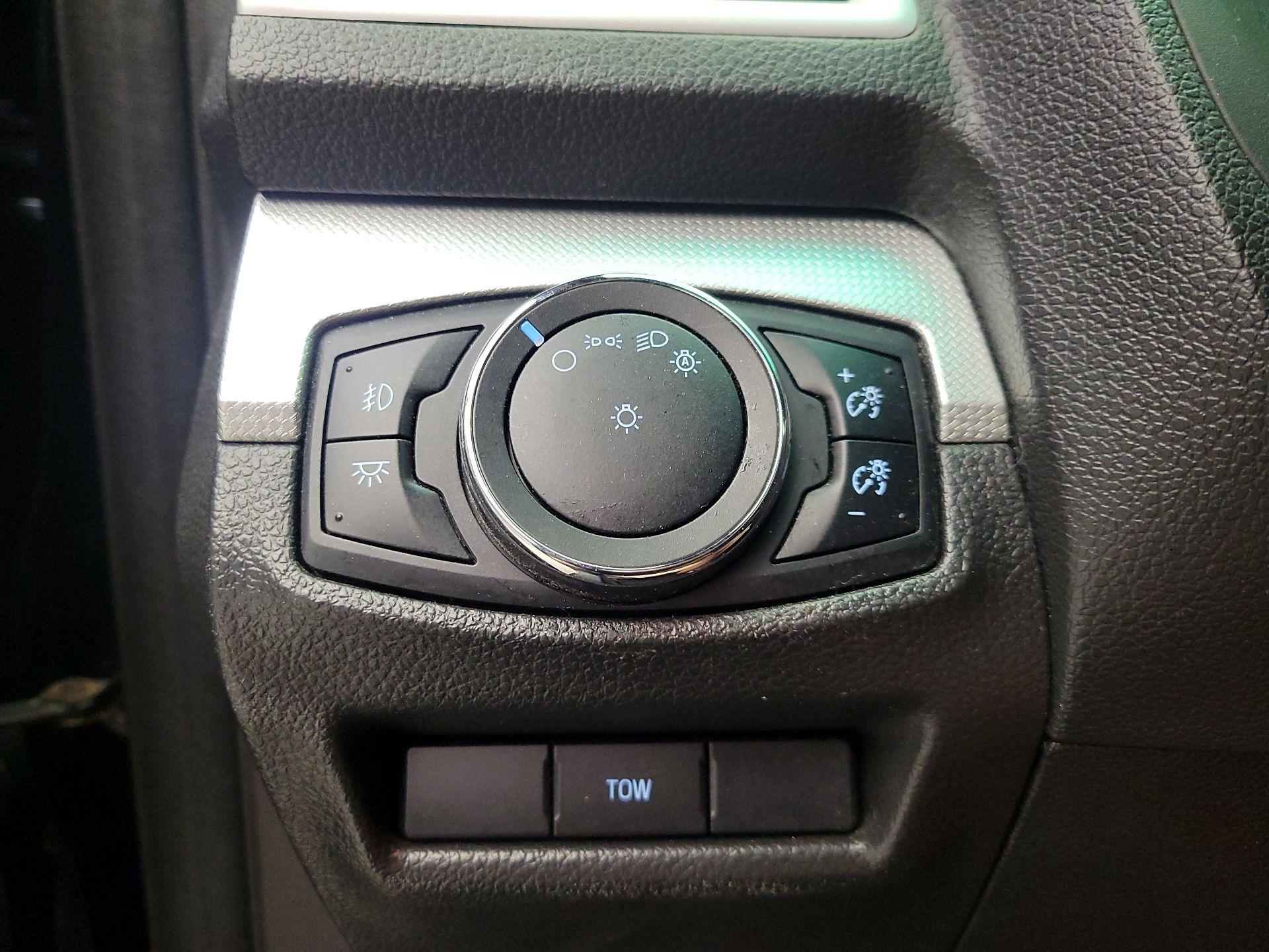 Thumbnail: 2015 Ford Explorer - 13