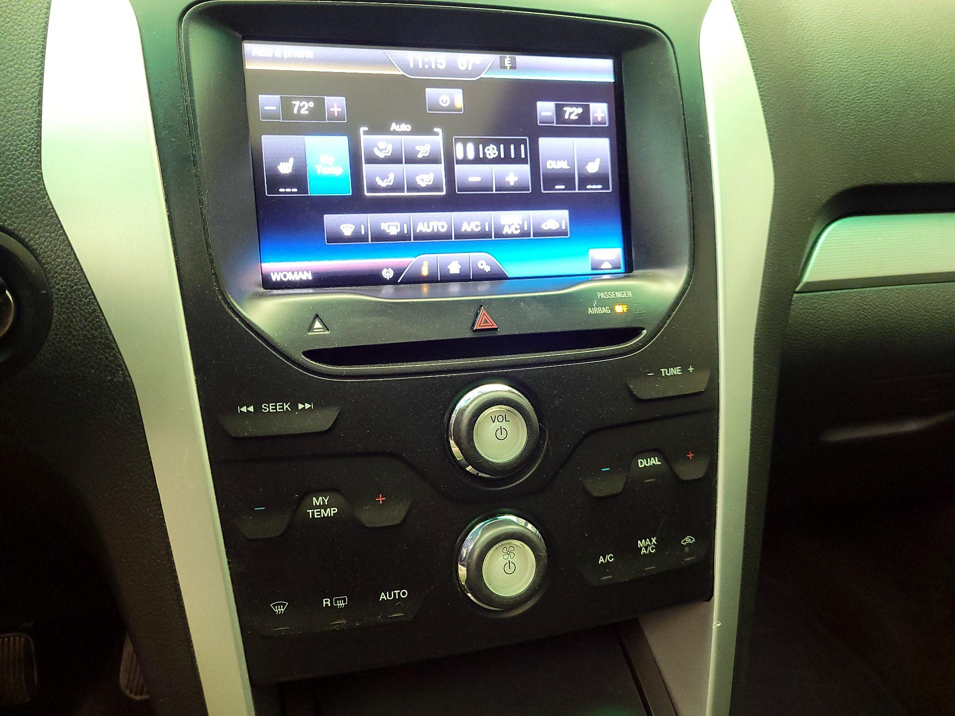 Thumbnail: 2015 Ford Explorer - 17