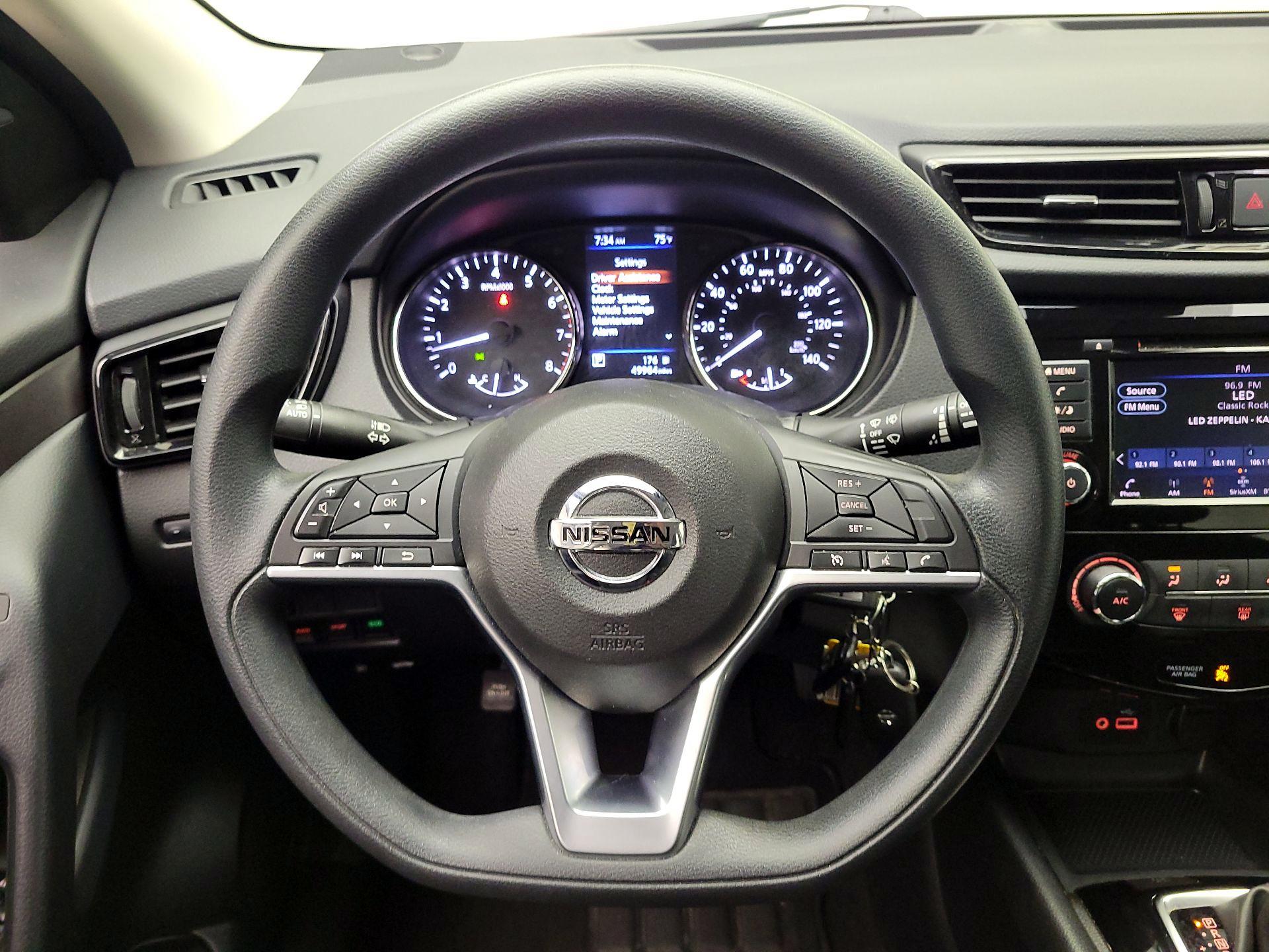 Thumbnail: 2022 Nissan Rogue Sport - 10