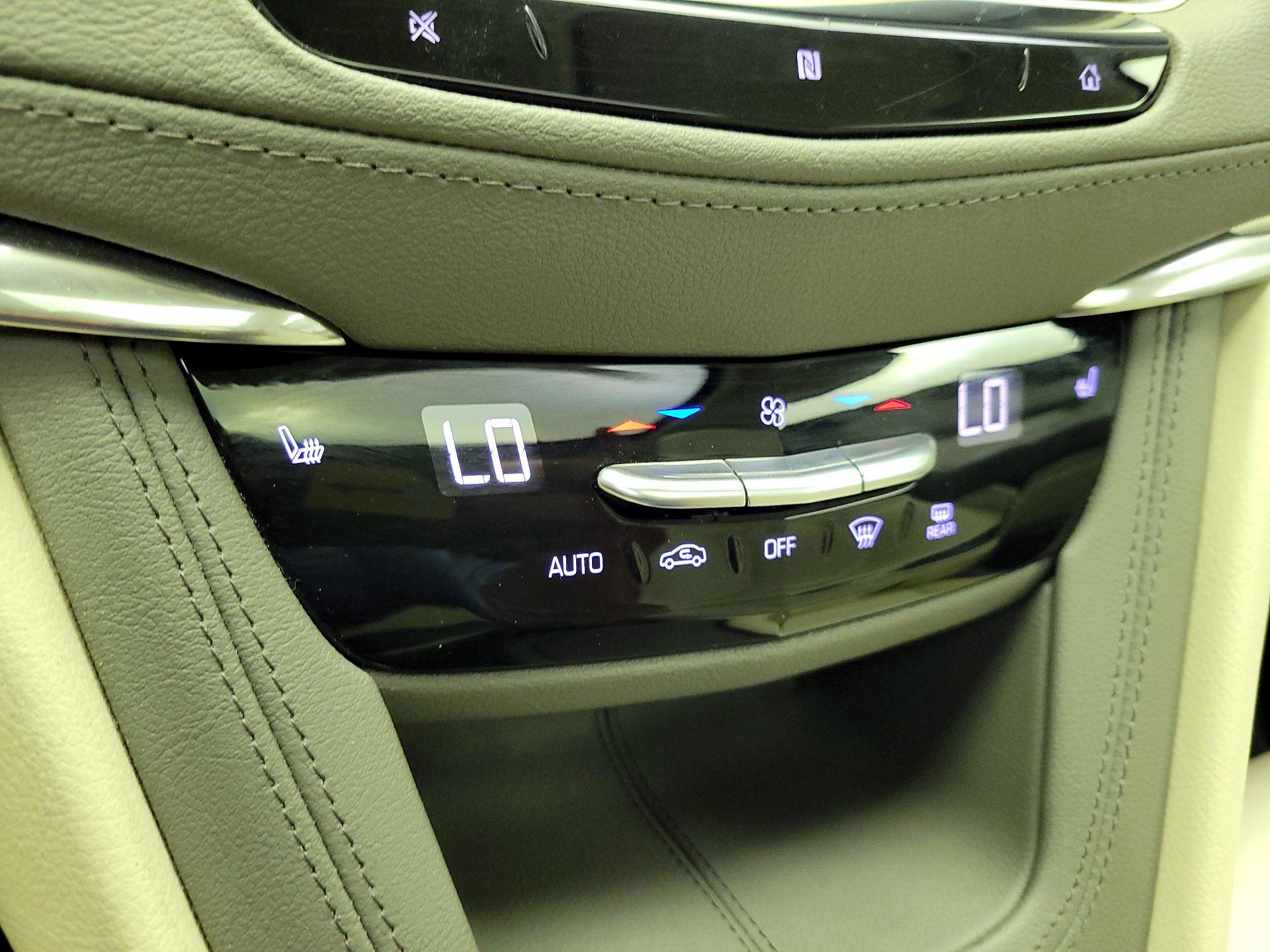 Thumbnail: 2020 Cadillac XT5 - 17