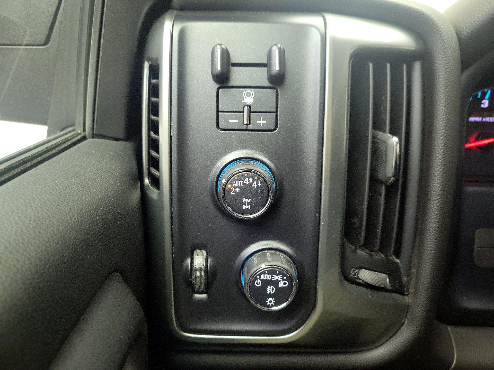 Thumbnail: 2018 Chevrolet Silverado 1500 - 13