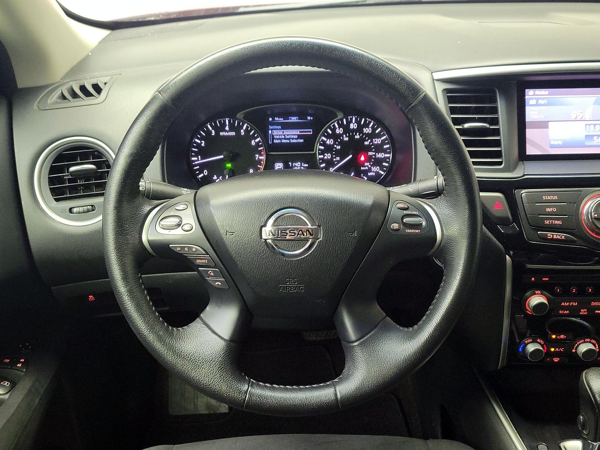 Thumbnail: 2014 Nissan Pathfinder - 10