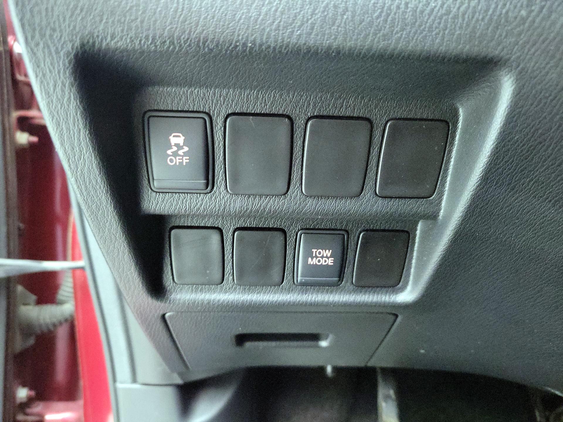 Thumbnail: 2014 Nissan Pathfinder - 13