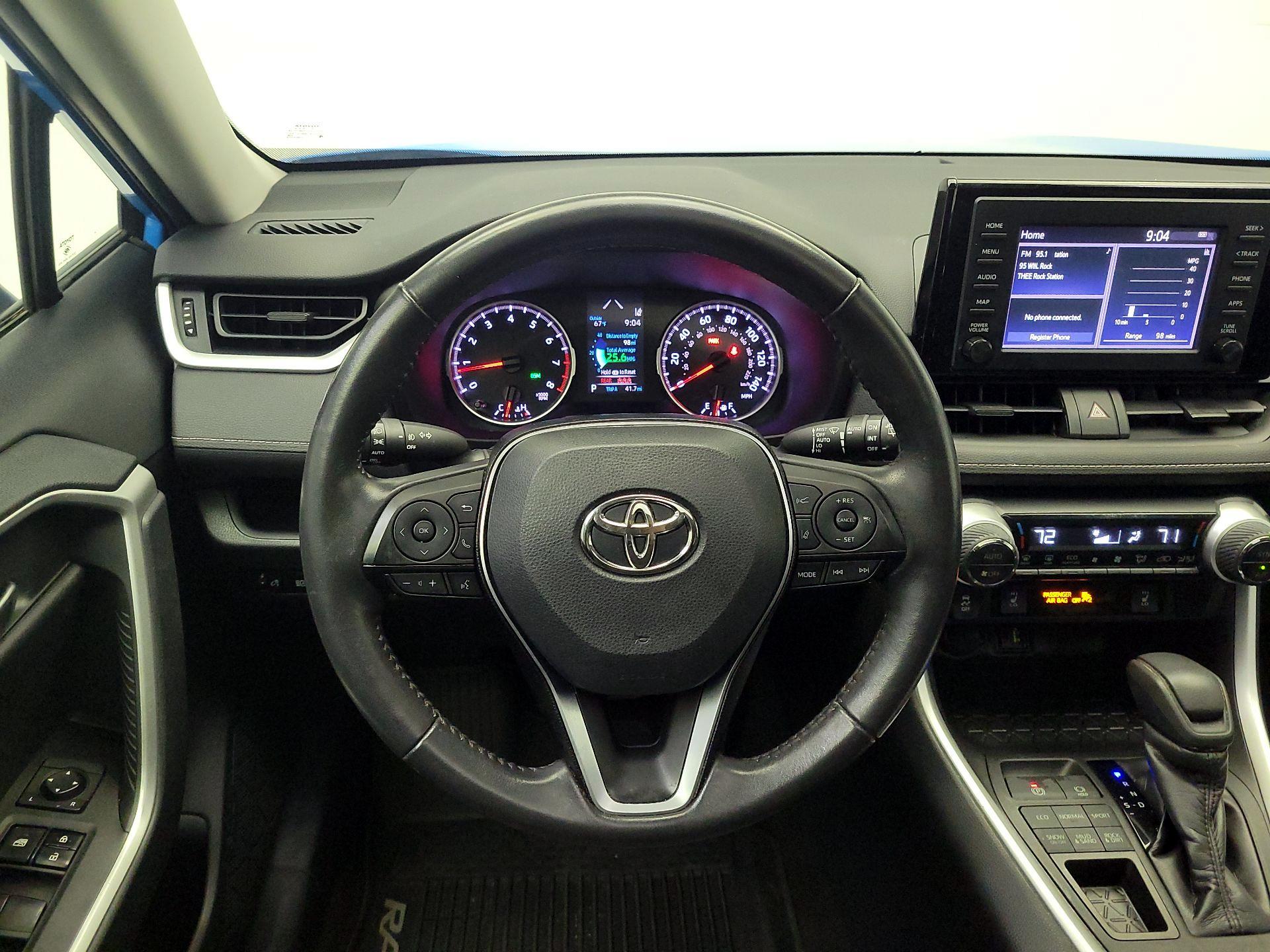 Thumbnail: 2019 Toyota RAV4 - 10
