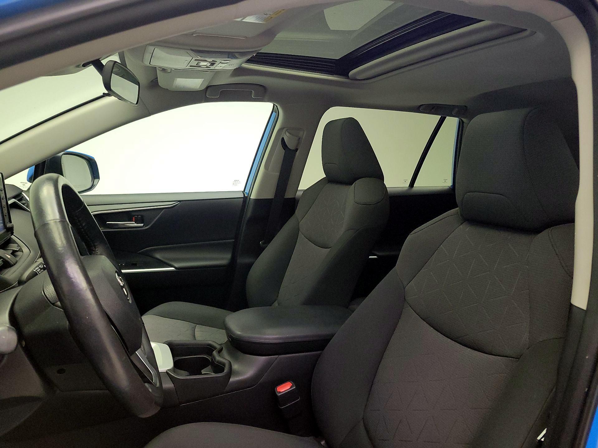 Thumbnail: 2019 Toyota RAV4 - 19