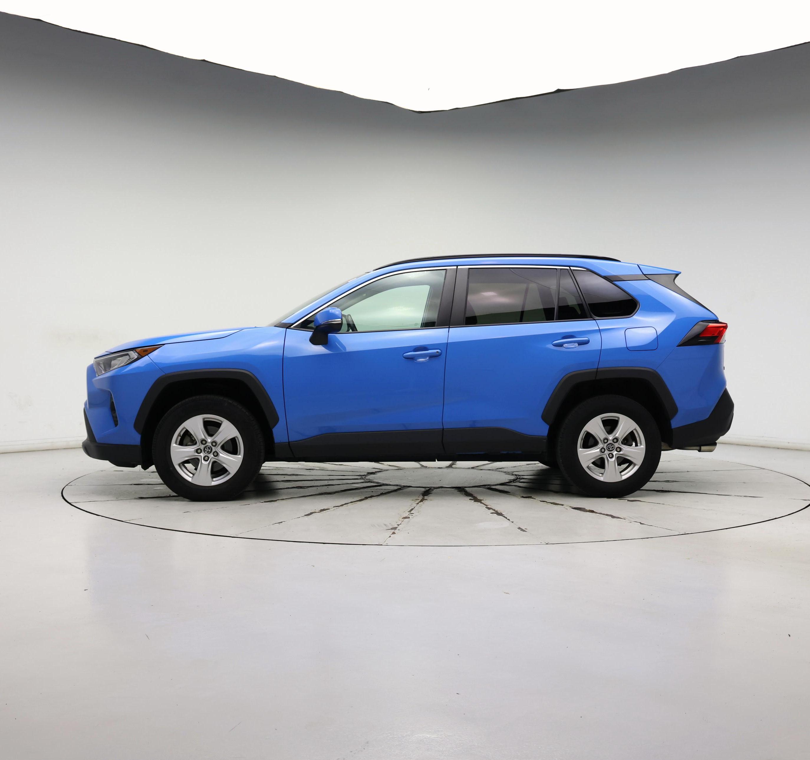 Thumbnail: 2019 Toyota RAV4 - 3