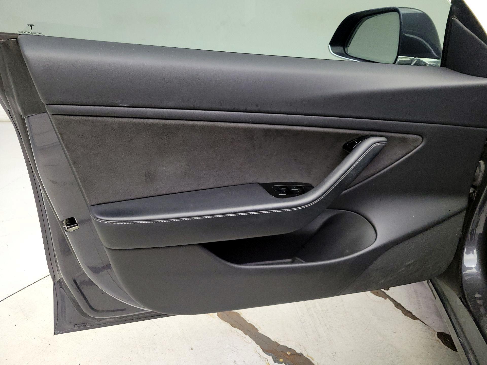 Thumbnail: 2018 Tesla Model 3 - 12