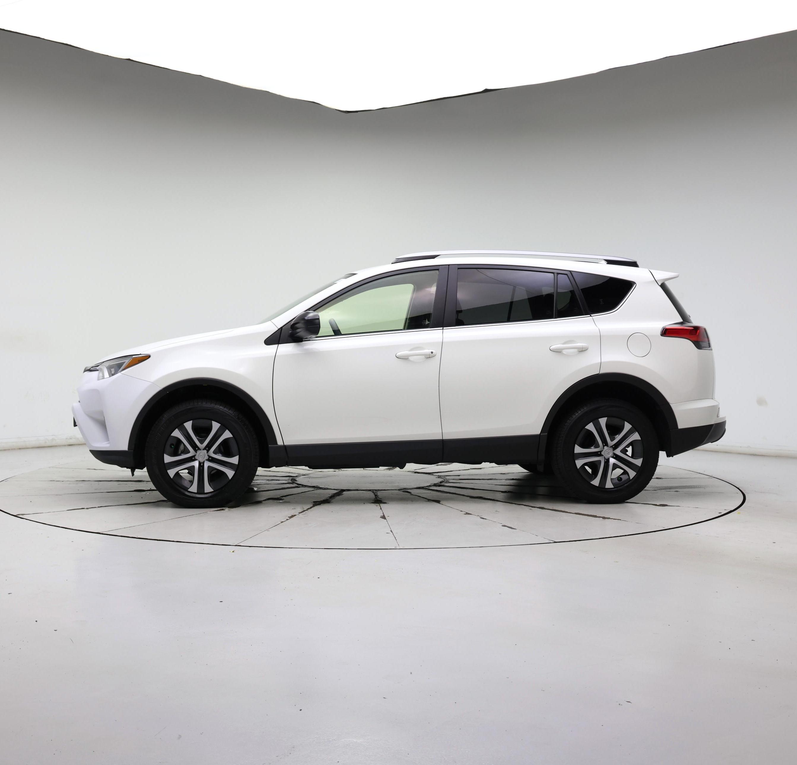 Thumbnail: 2017 Toyota RAV4 - 3