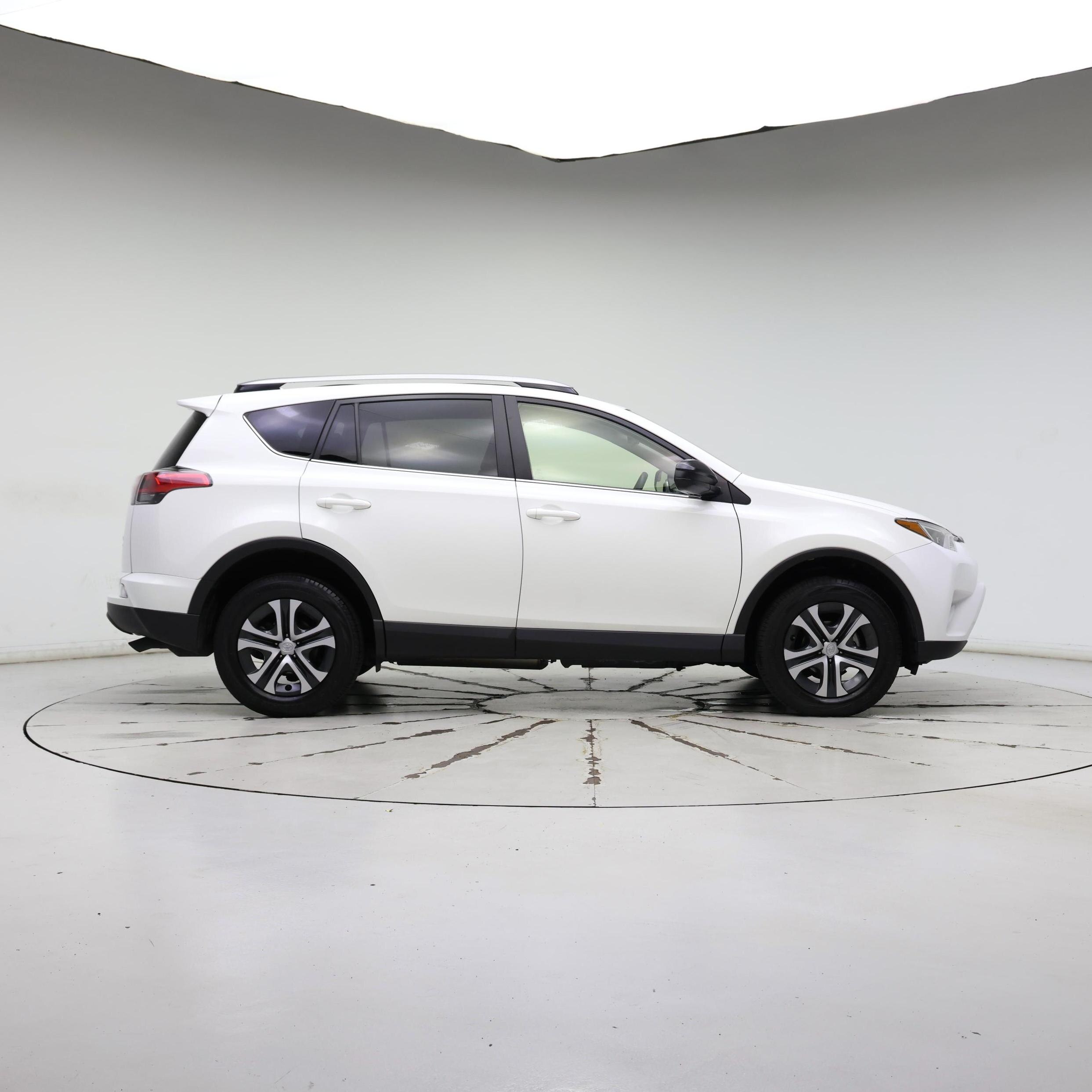 Thumbnail: 2017 Toyota RAV4 - 7