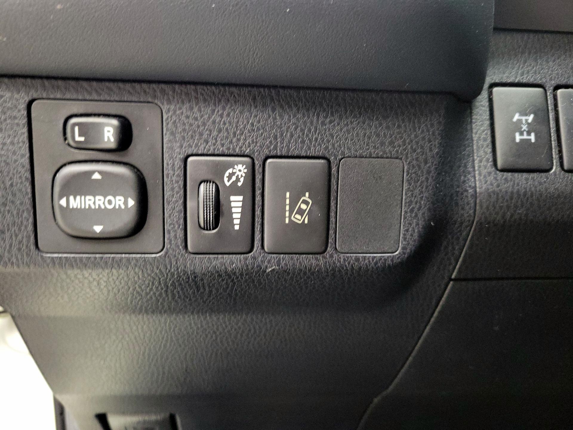 Thumbnail: 2018 Toyota RAV4 - 13
