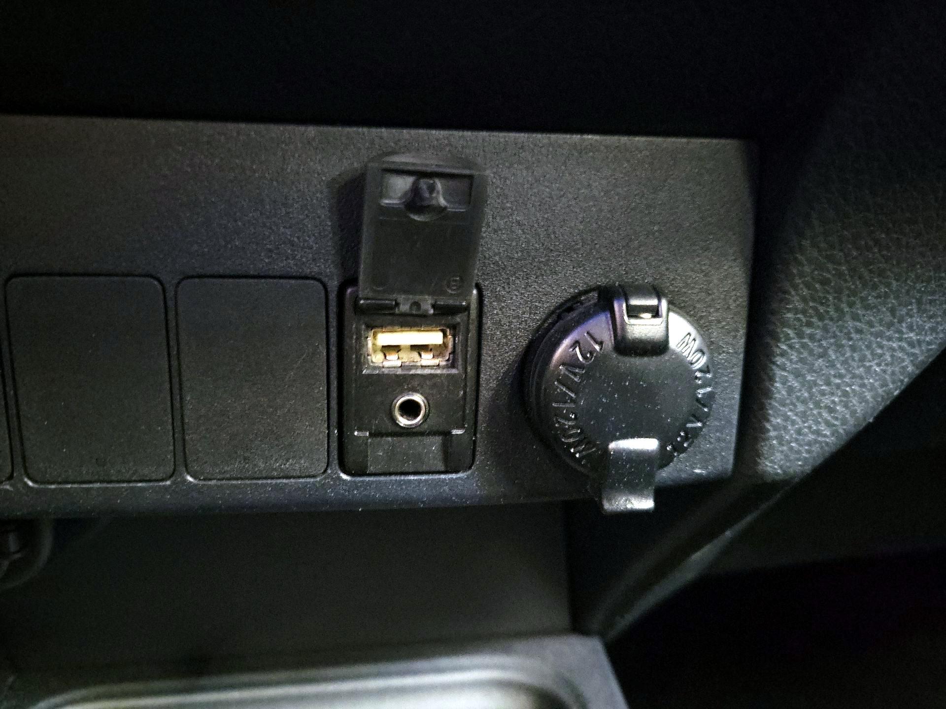 Thumbnail: 2018 Toyota RAV4 - 18