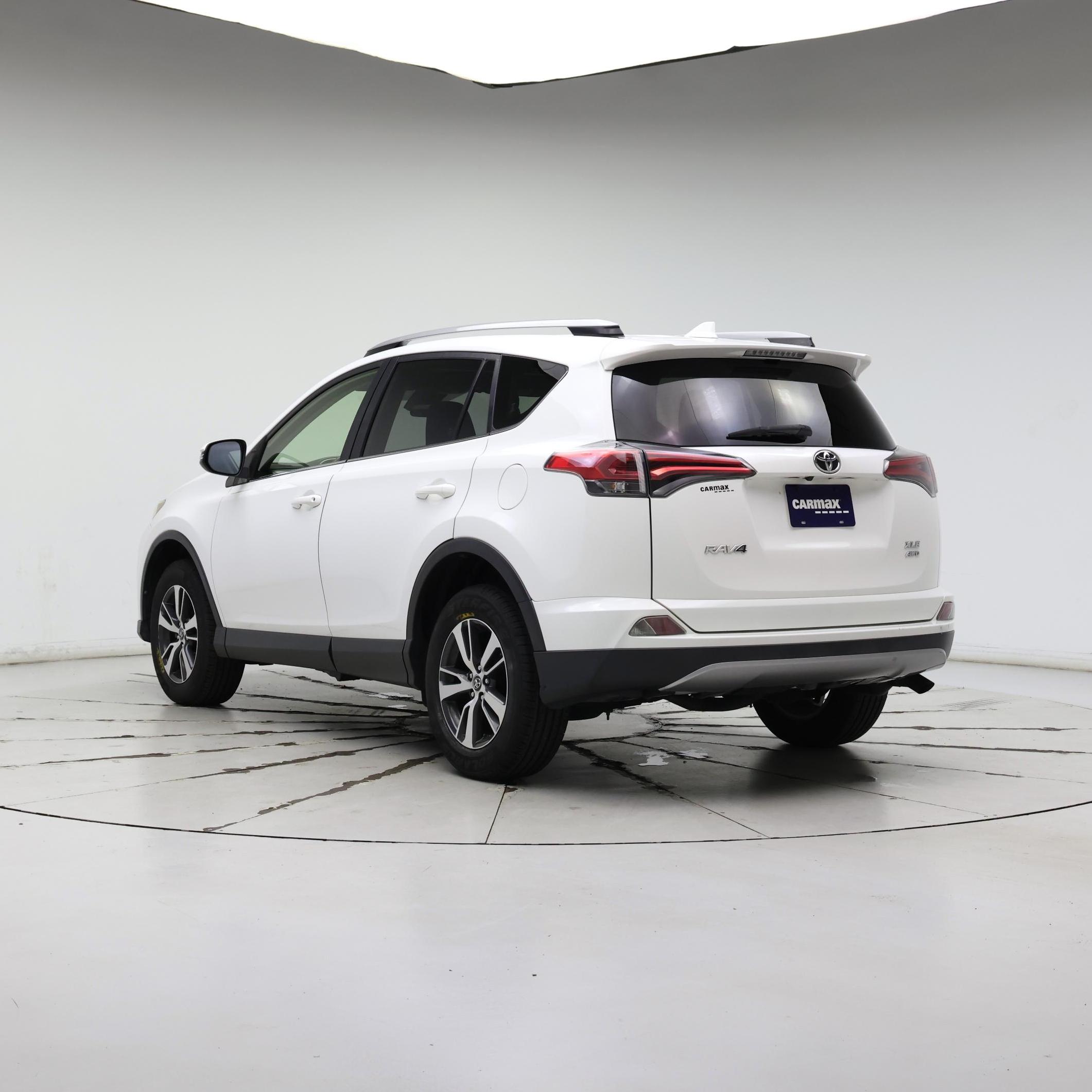 Thumbnail: 2018 Toyota RAV4 - 2