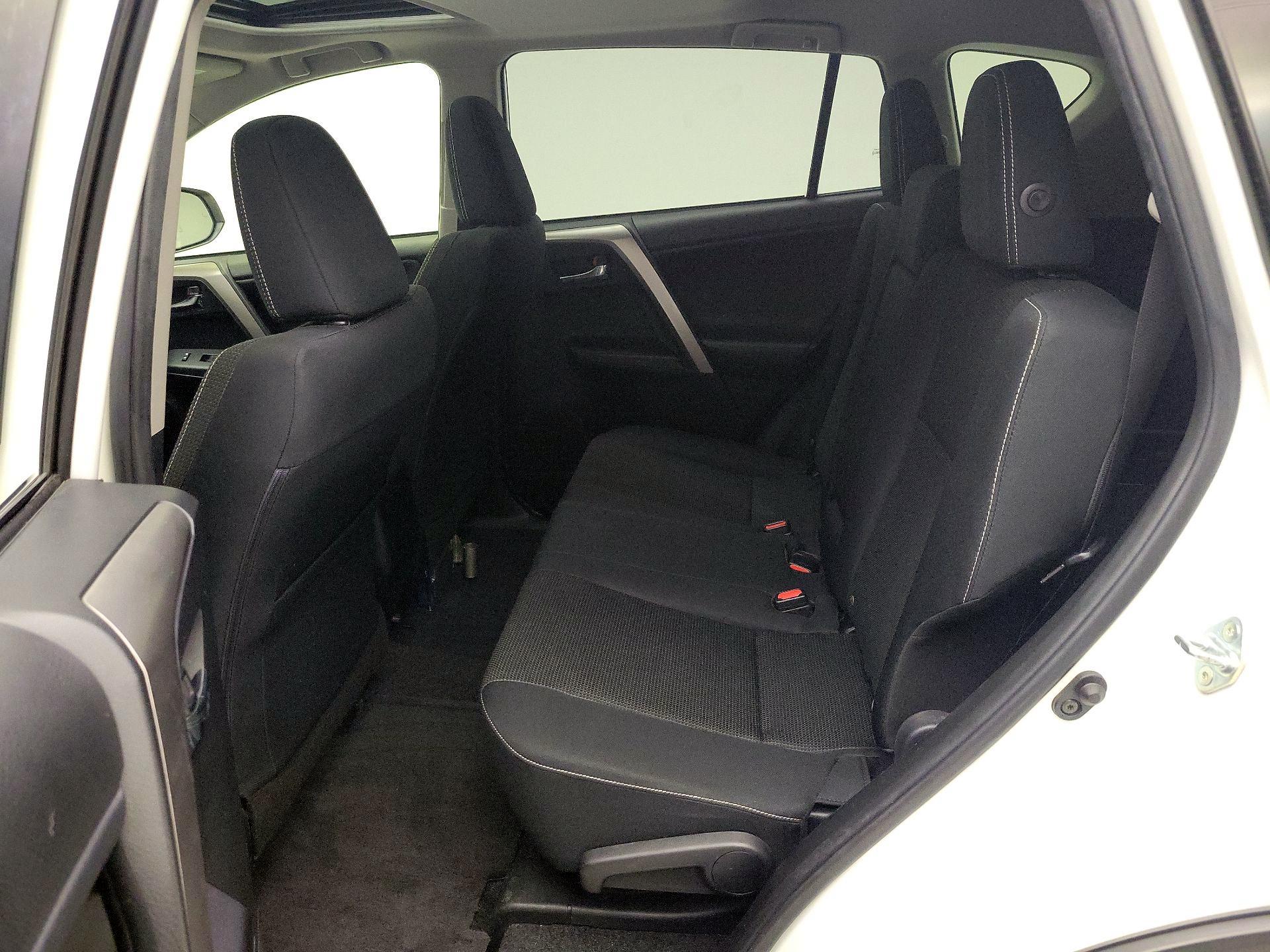 Thumbnail: 2018 Toyota RAV4 - 20