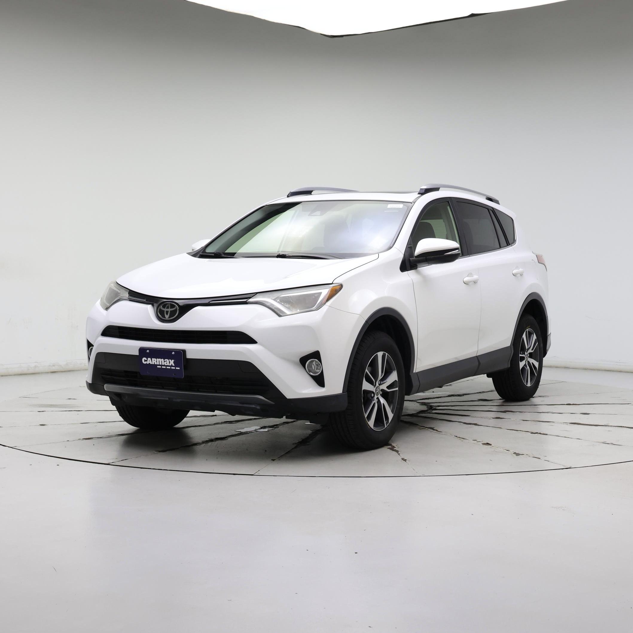 Thumbnail: 2018 Toyota RAV4 - 4