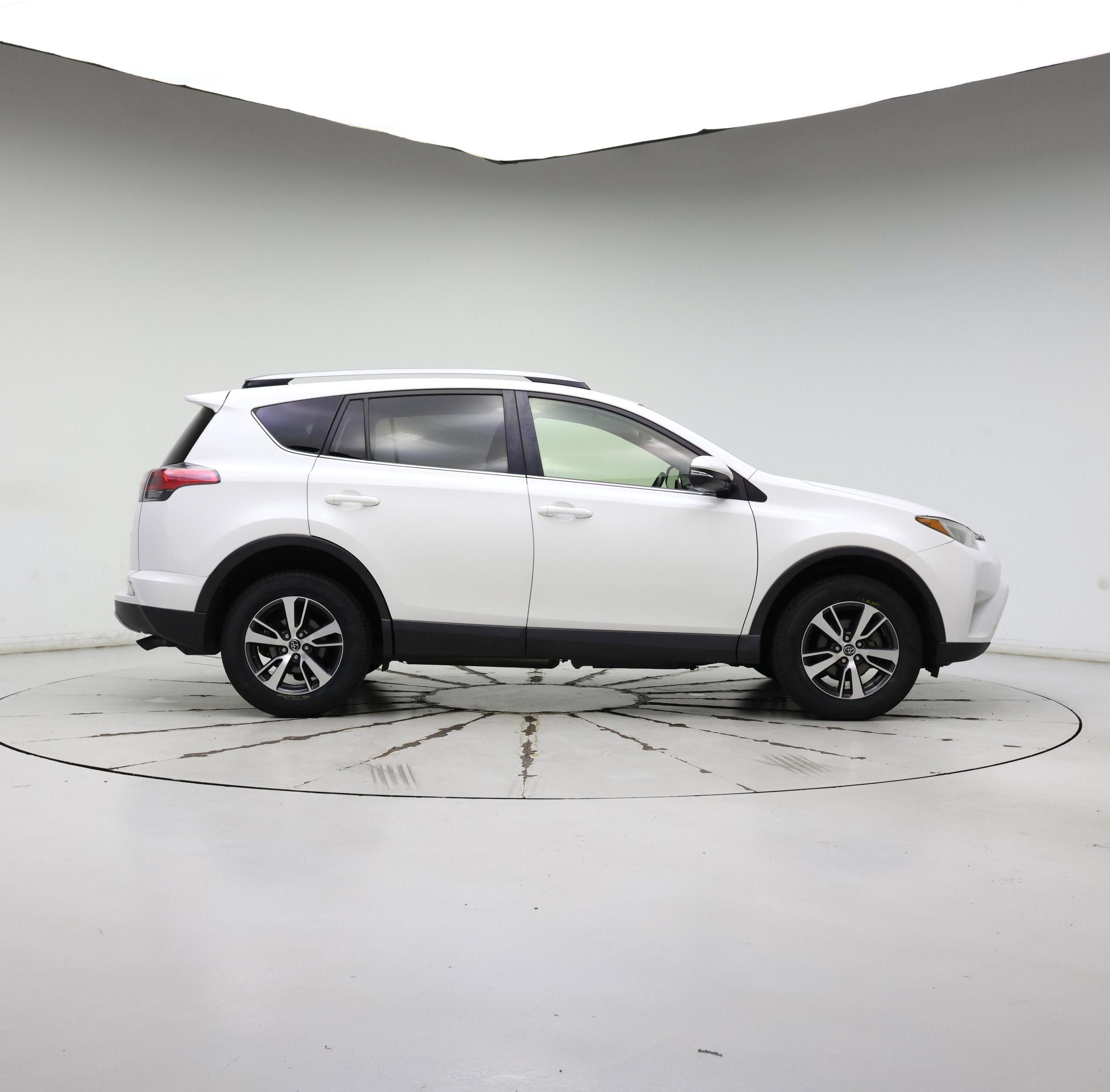 Thumbnail: 2018 Toyota RAV4 - 7