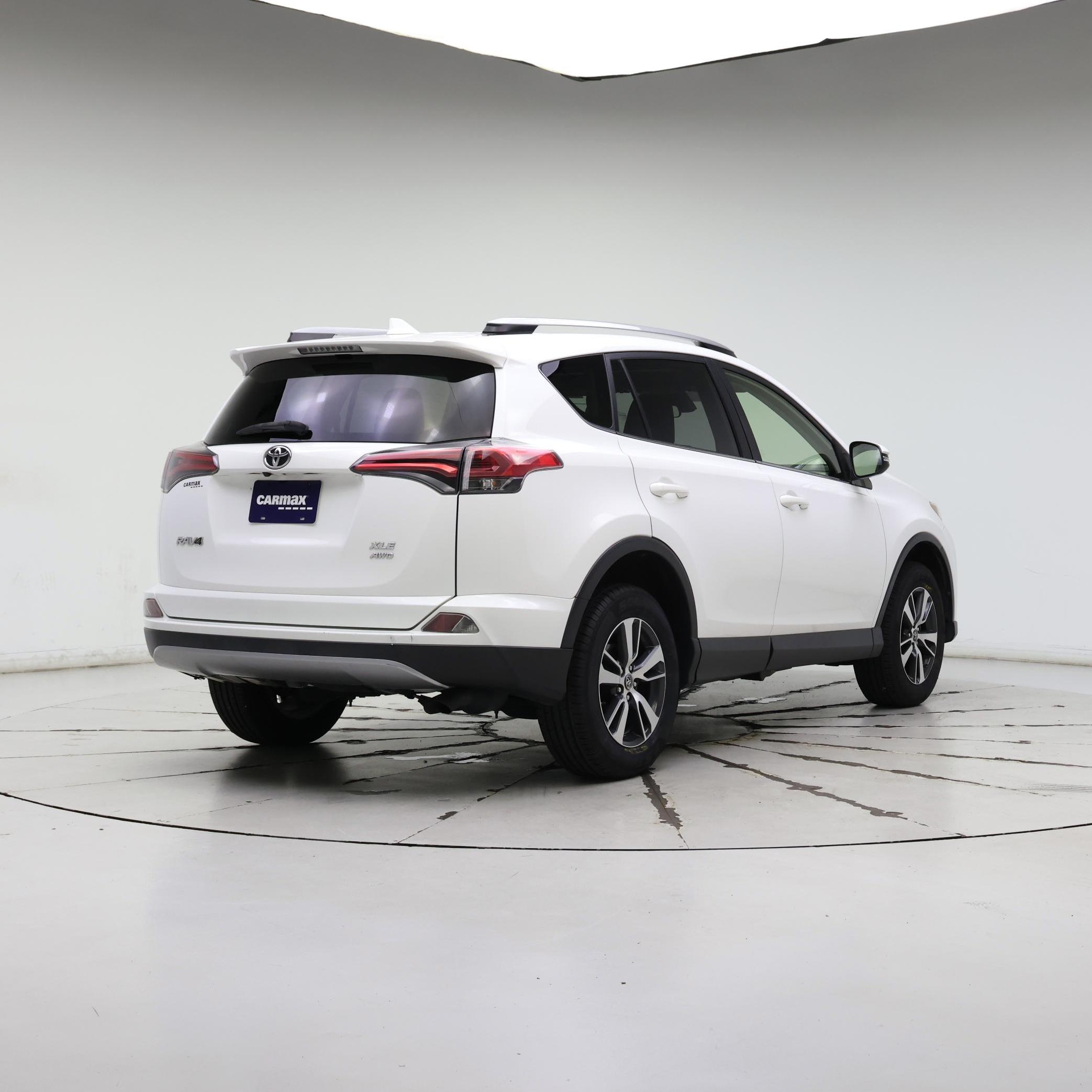 Thumbnail: 2018 Toyota RAV4 - 8