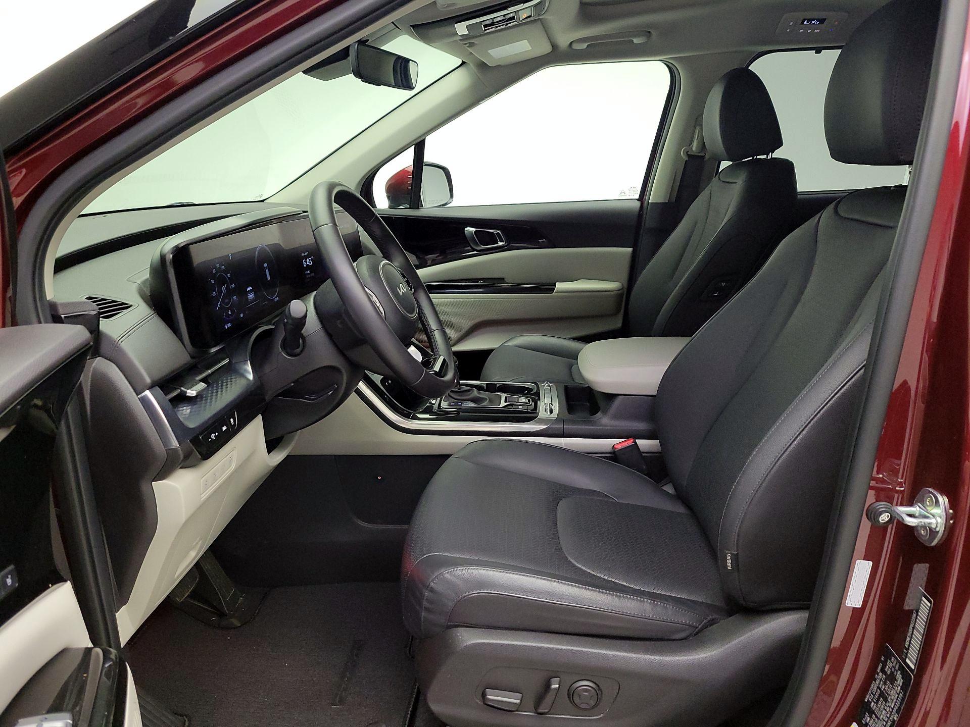 Thumbnail: 2023 Kia Carnival - 11