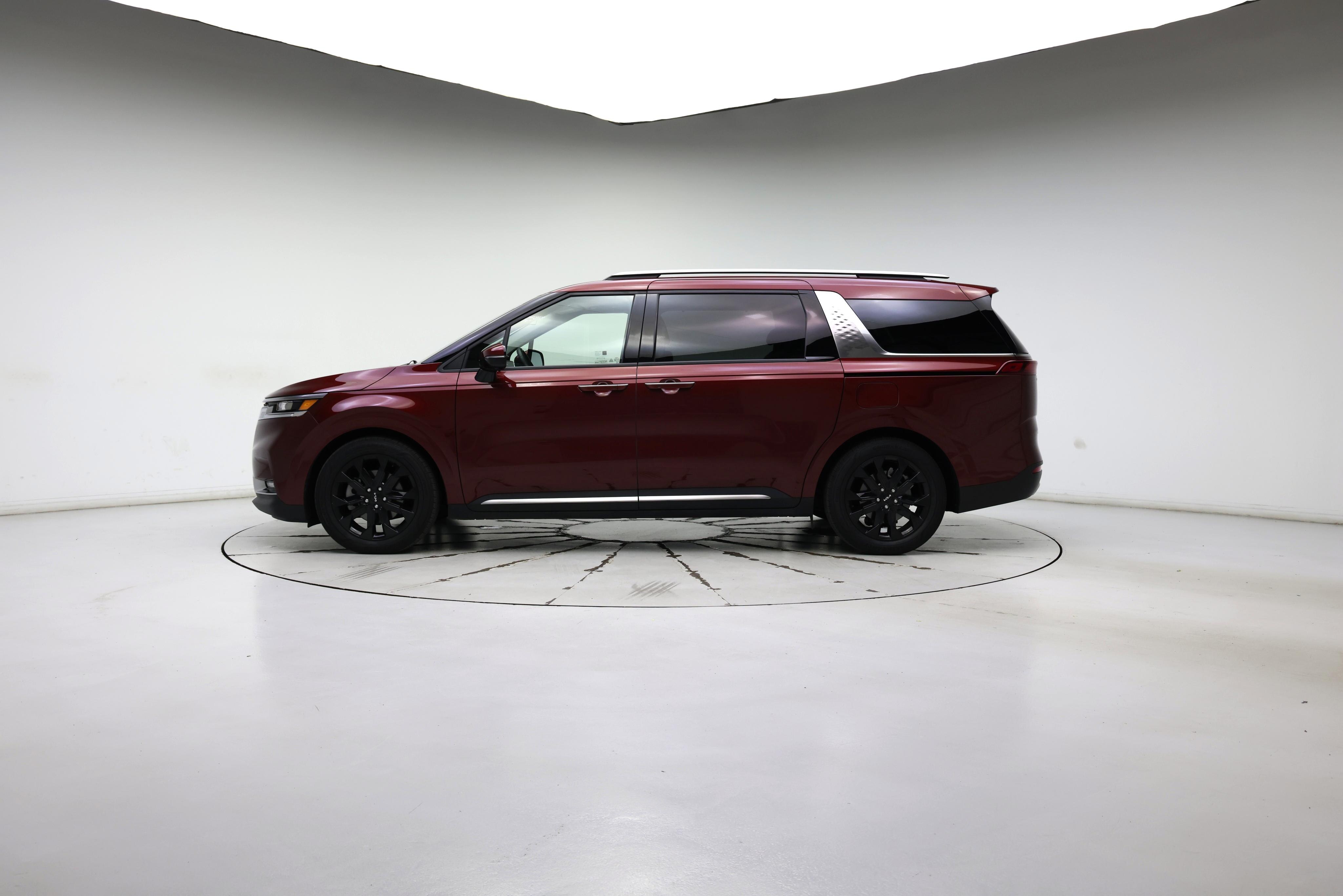 Thumbnail: 2023 Kia Carnival - 3
