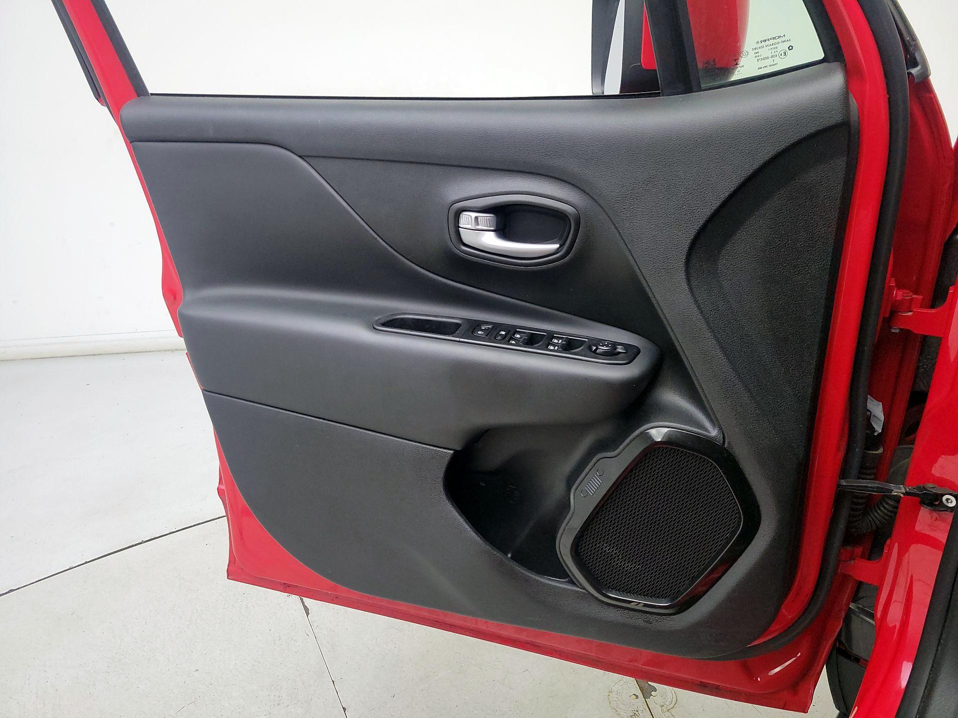 Thumbnail: 2020 Jeep Renegade - 12