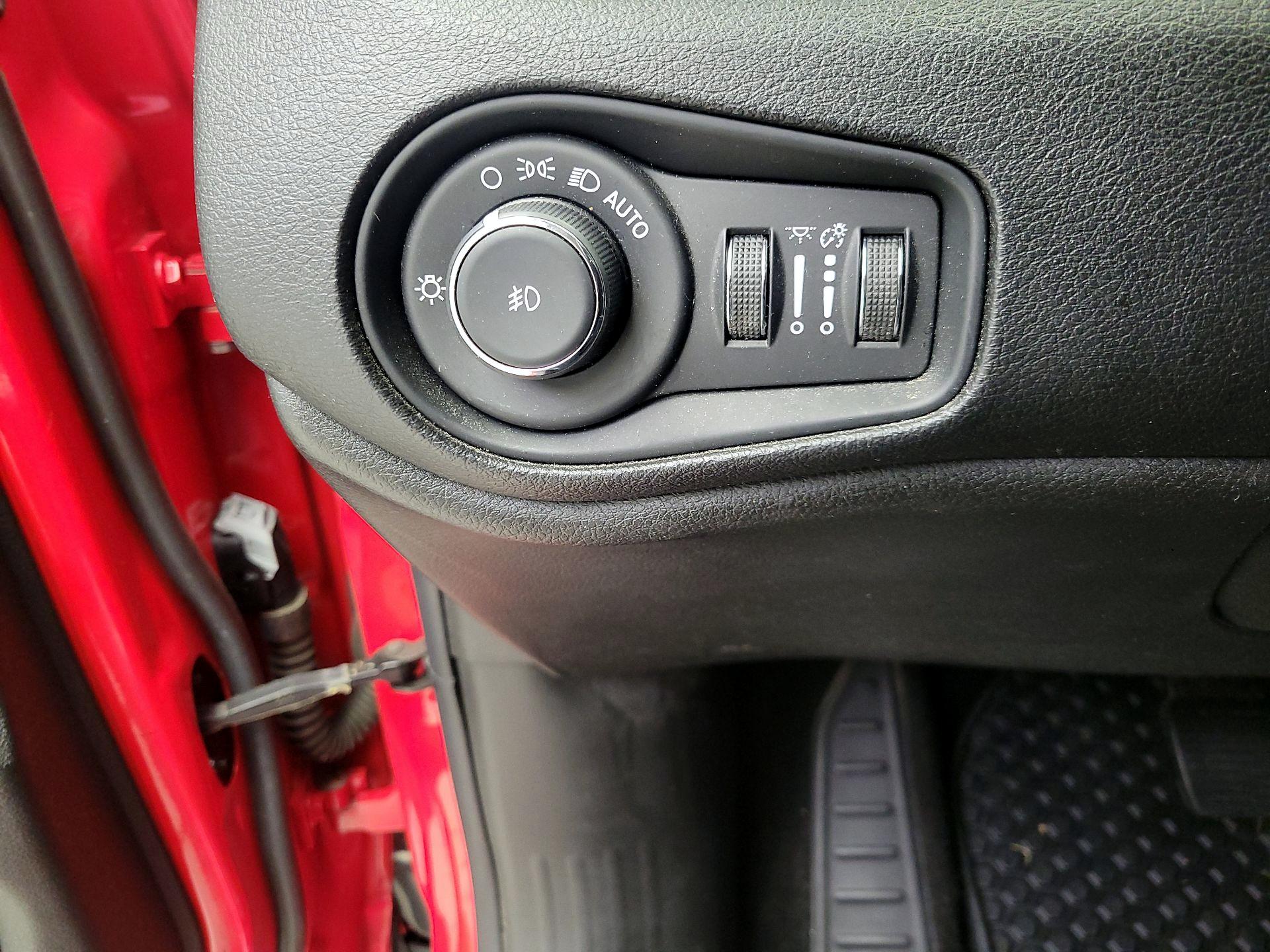 Thumbnail: 2020 Jeep Renegade - 13