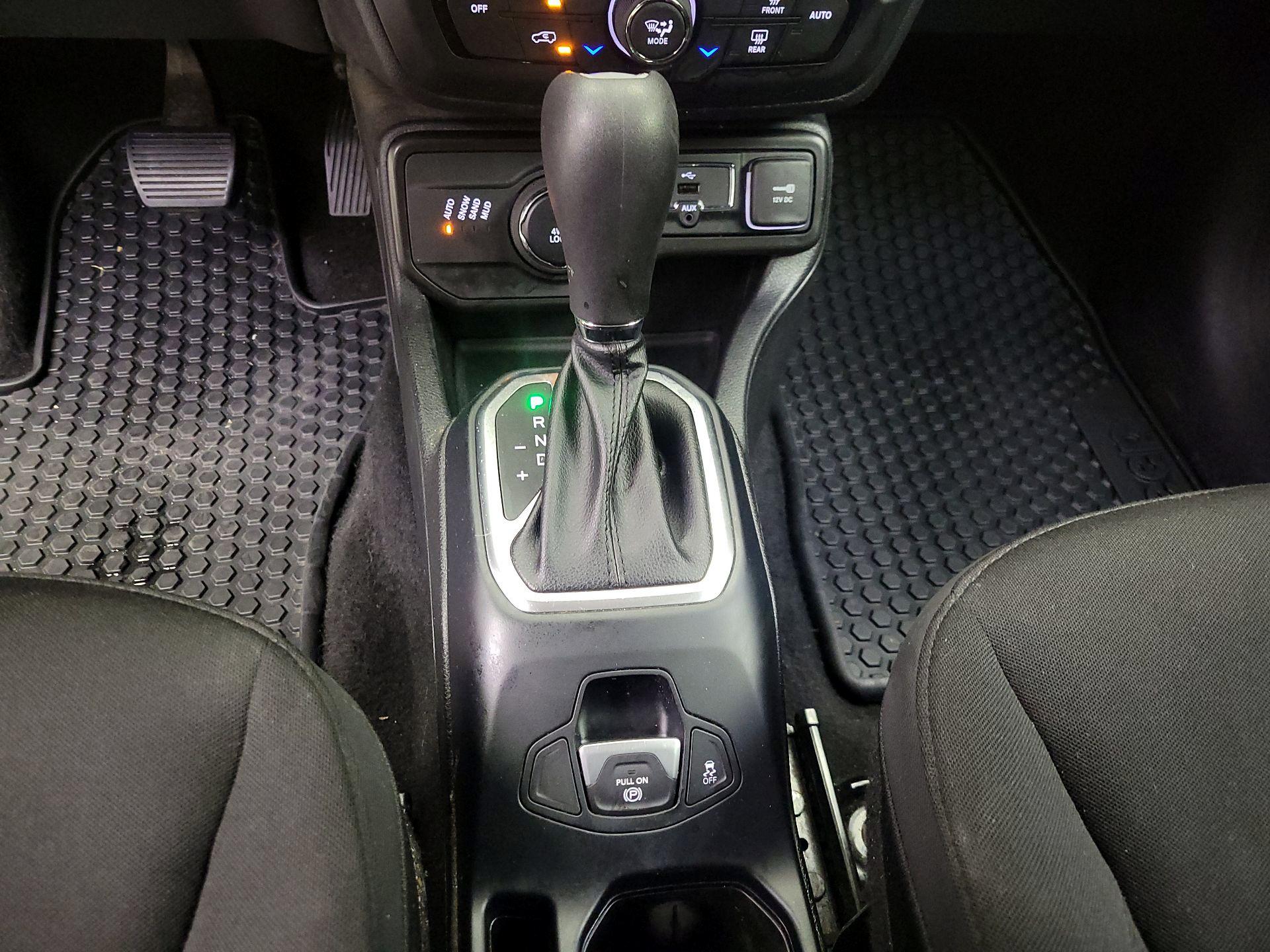 Thumbnail: 2020 Jeep Renegade - 17