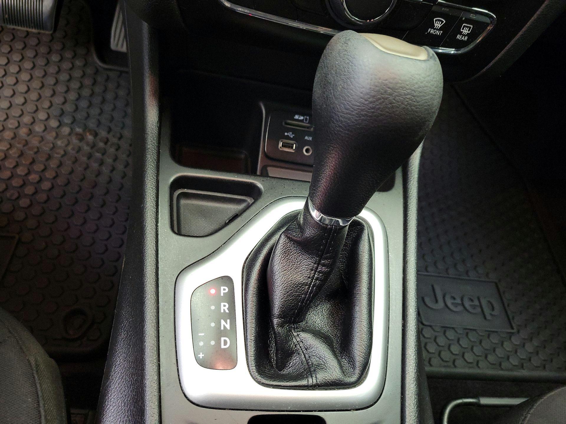 Thumbnail: 2017 Jeep Cherokee - 16
