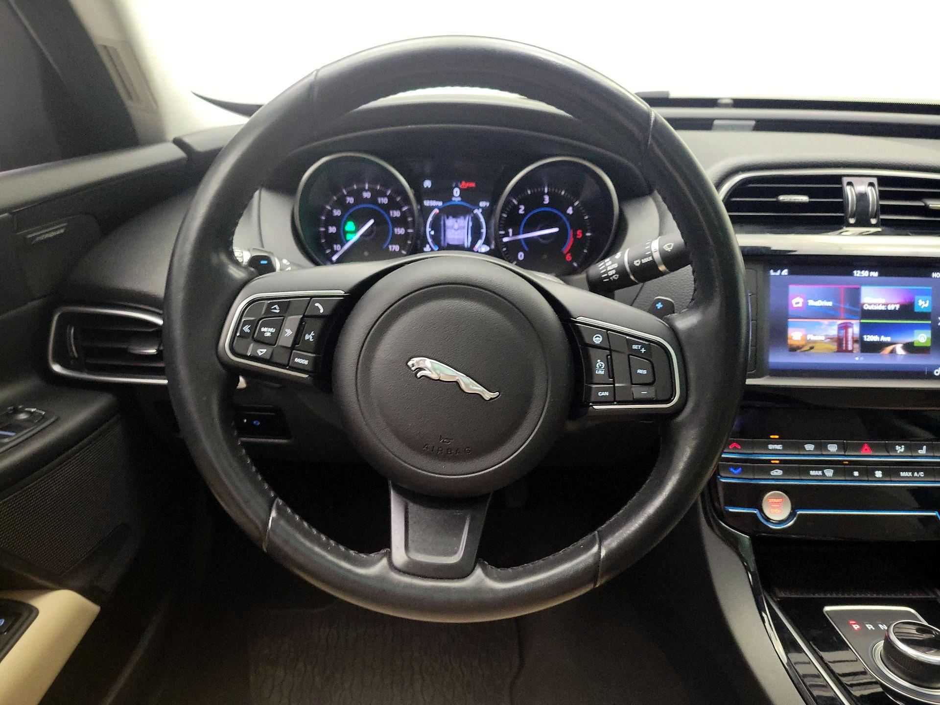 Thumbnail: 2018 Jaguar XE - 10