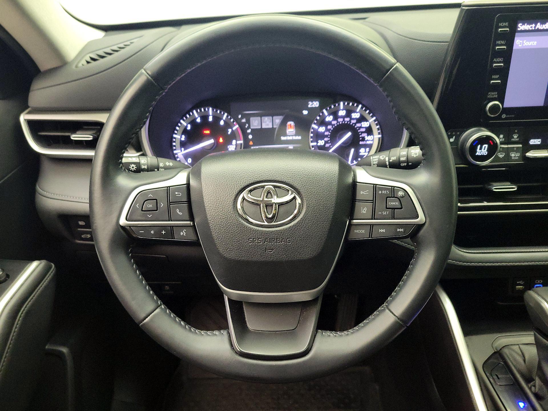 Thumbnail: 2022 Toyota Highlander - 10
