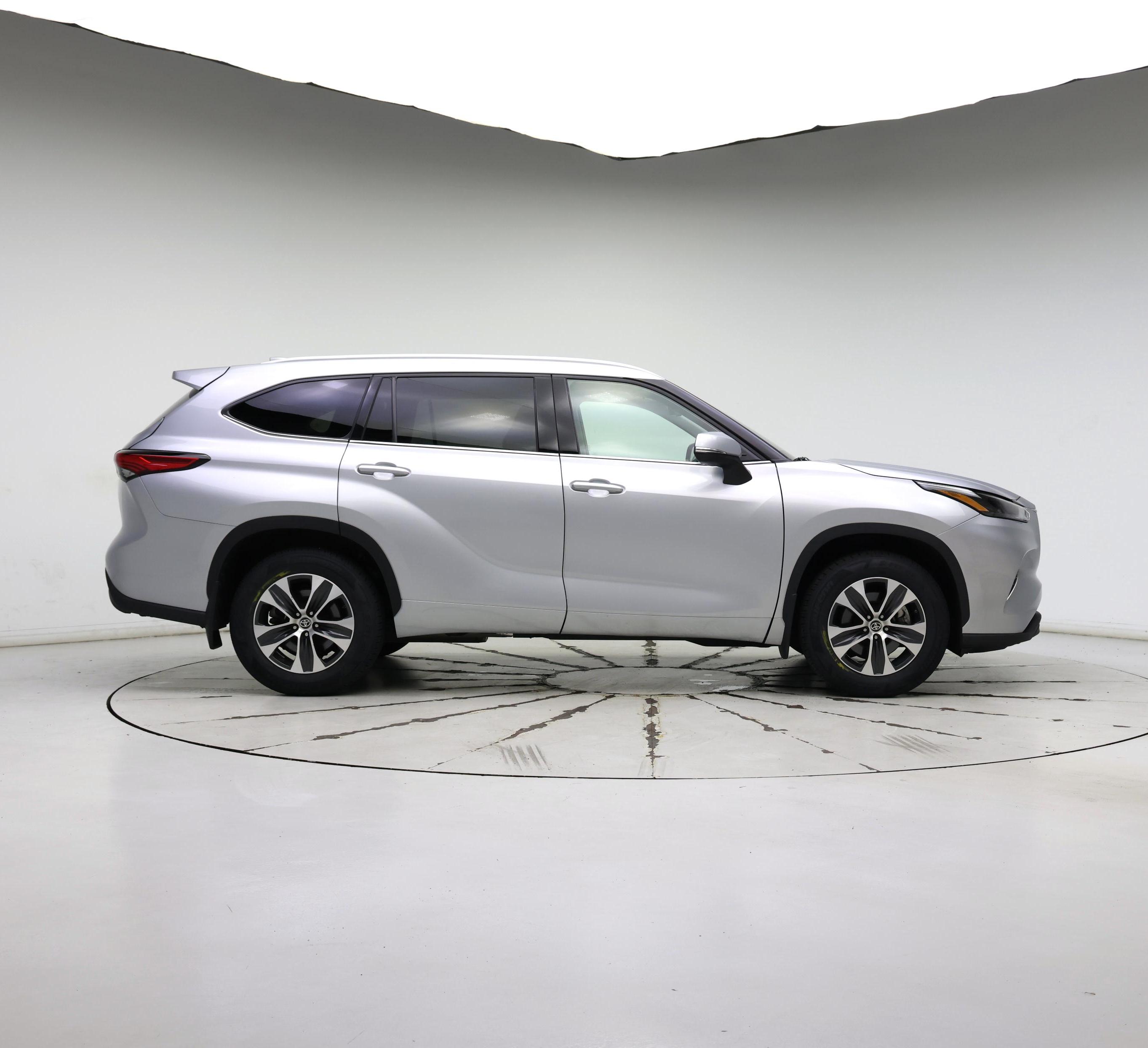 Thumbnail: 2022 Toyota Highlander - 7