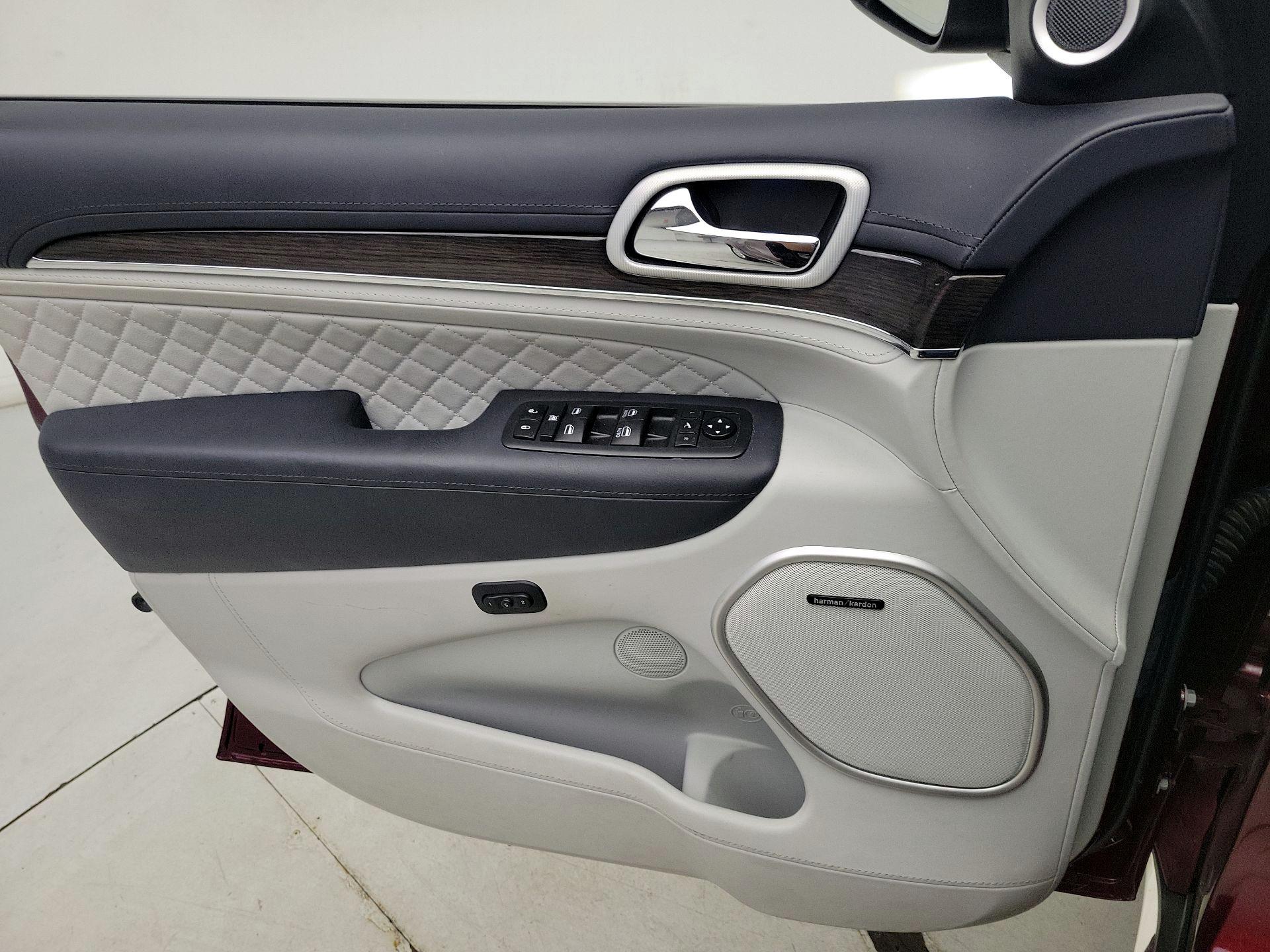 Thumbnail: 2020 Jeep Grand Cherokee - 12