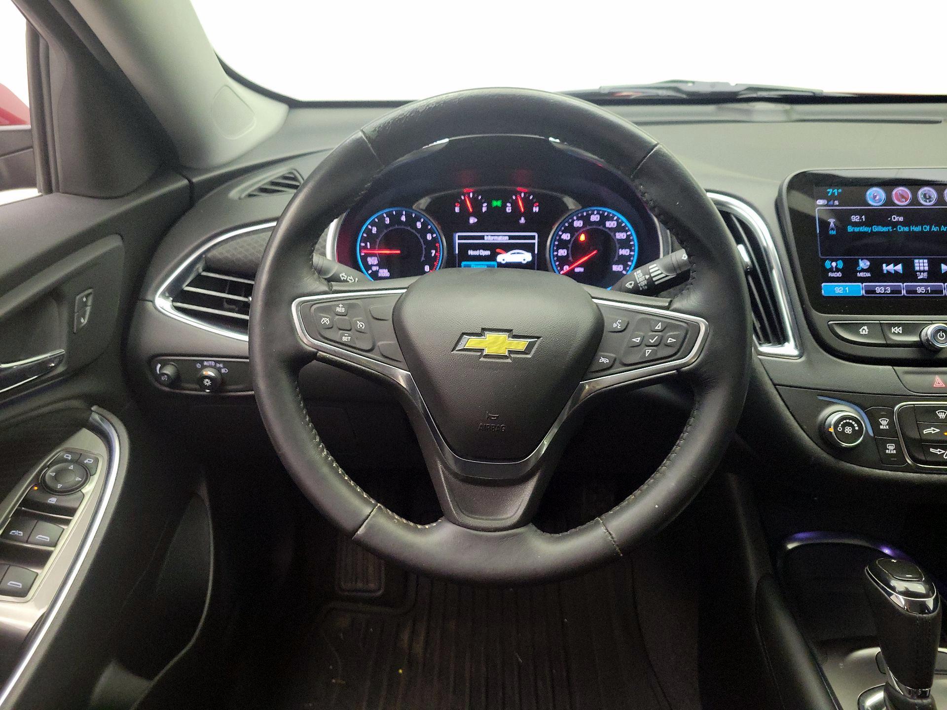 Thumbnail: 2017 Chevrolet Malibu - 10