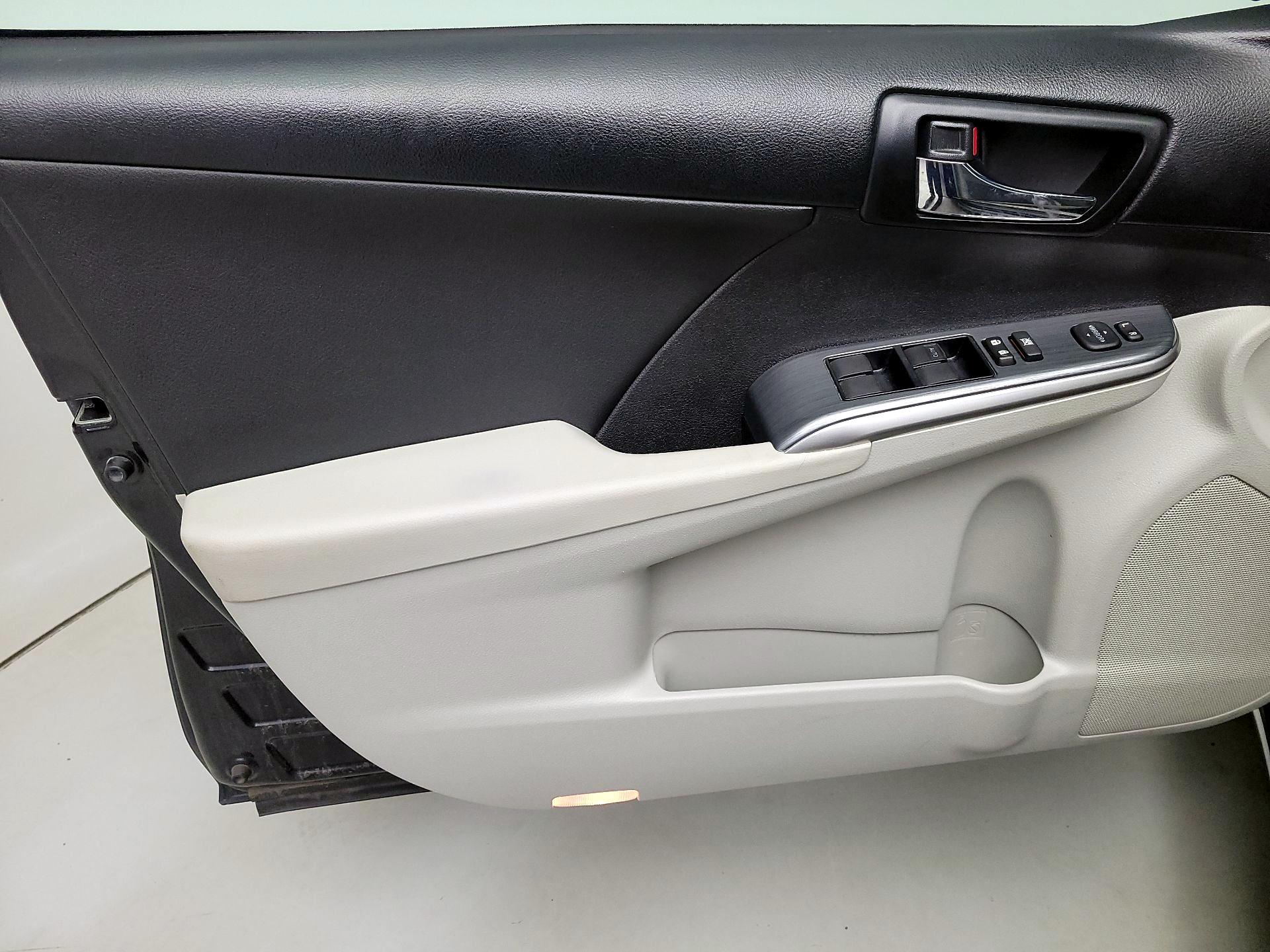Thumbnail: 2014 Toyota Camry - 12