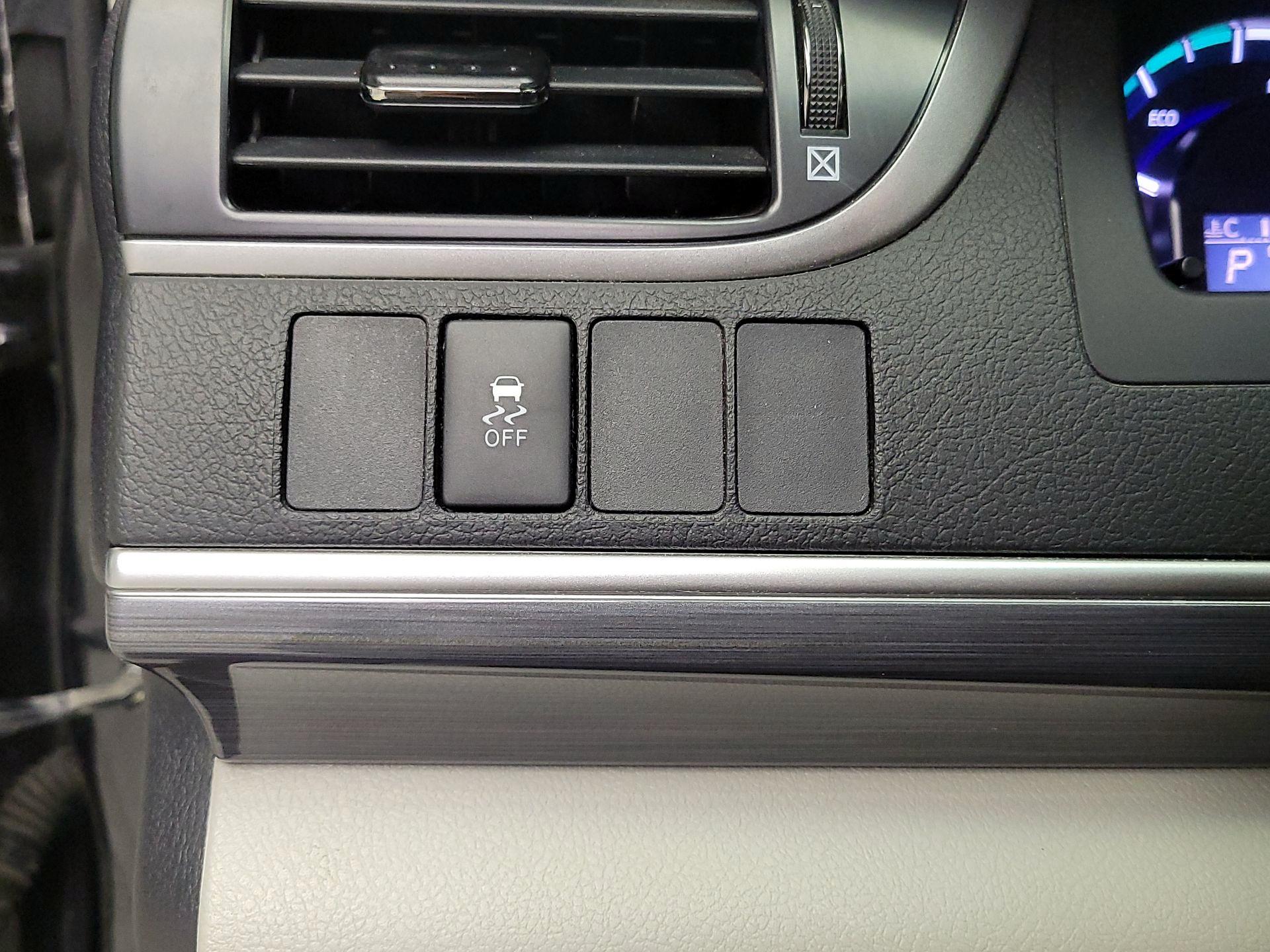 Thumbnail: 2014 Toyota Camry - 13