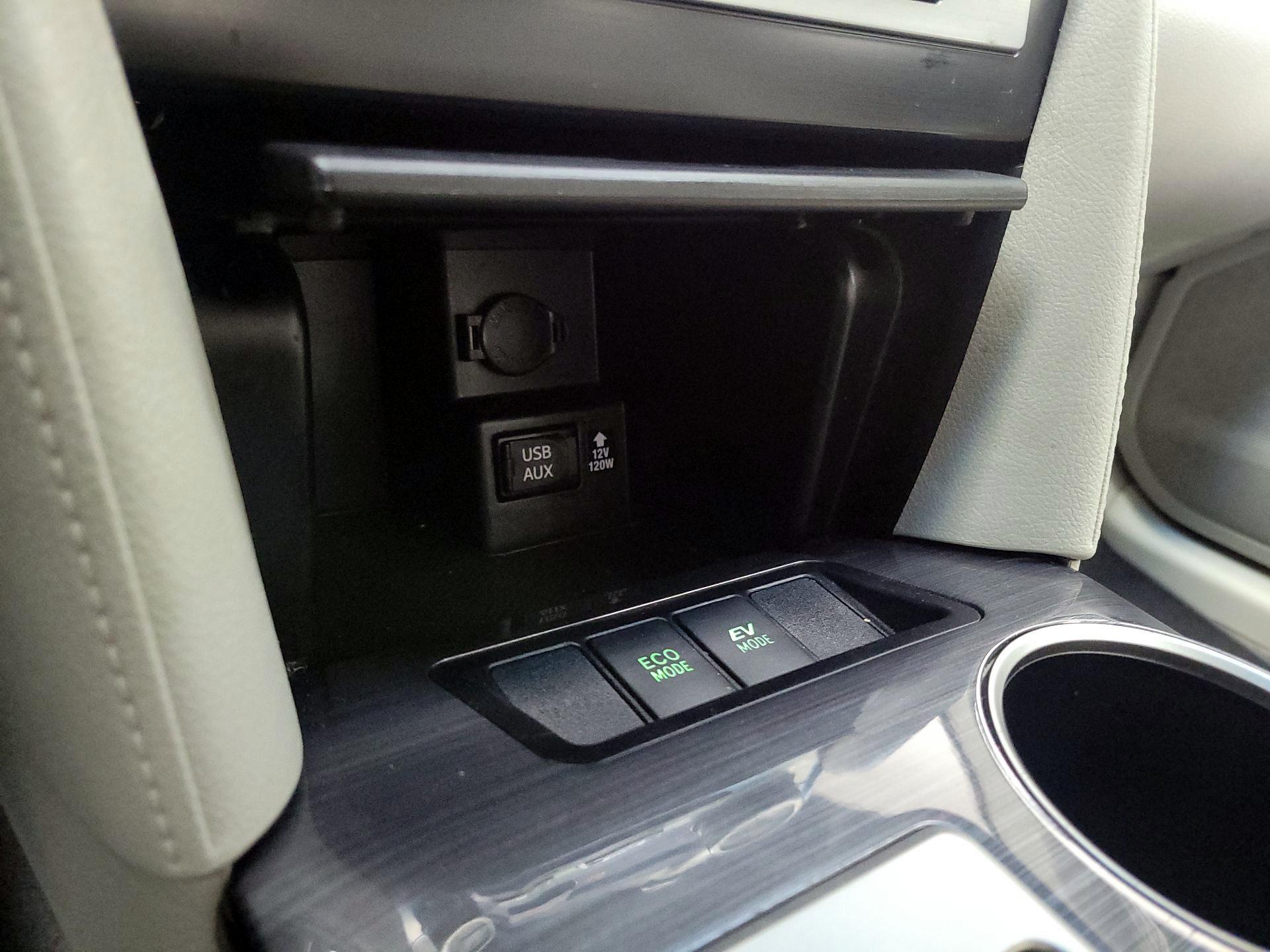 Thumbnail: 2014 Toyota Camry - 17