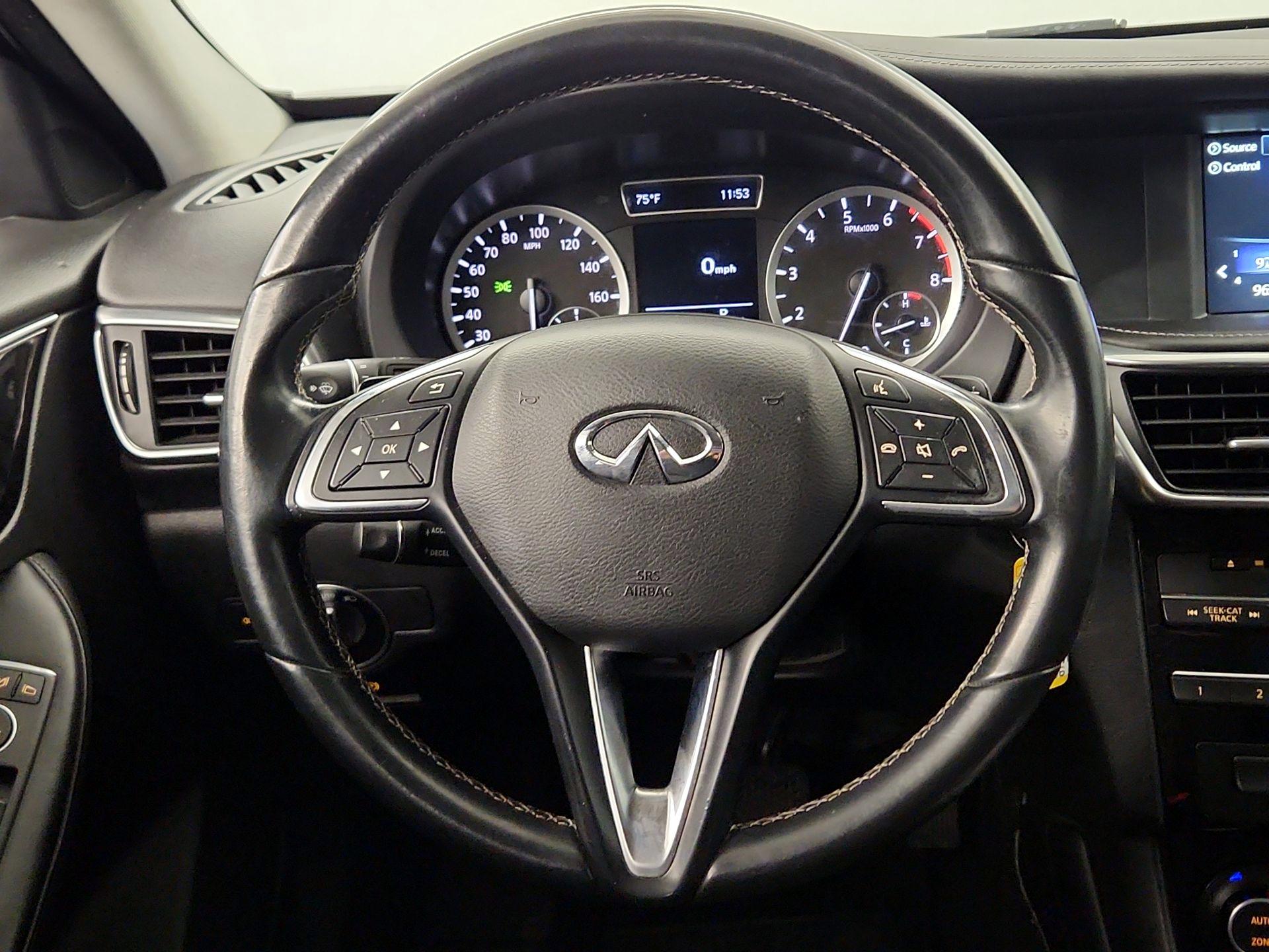 Thumbnail: 2017 INFINITI QX30 - 10