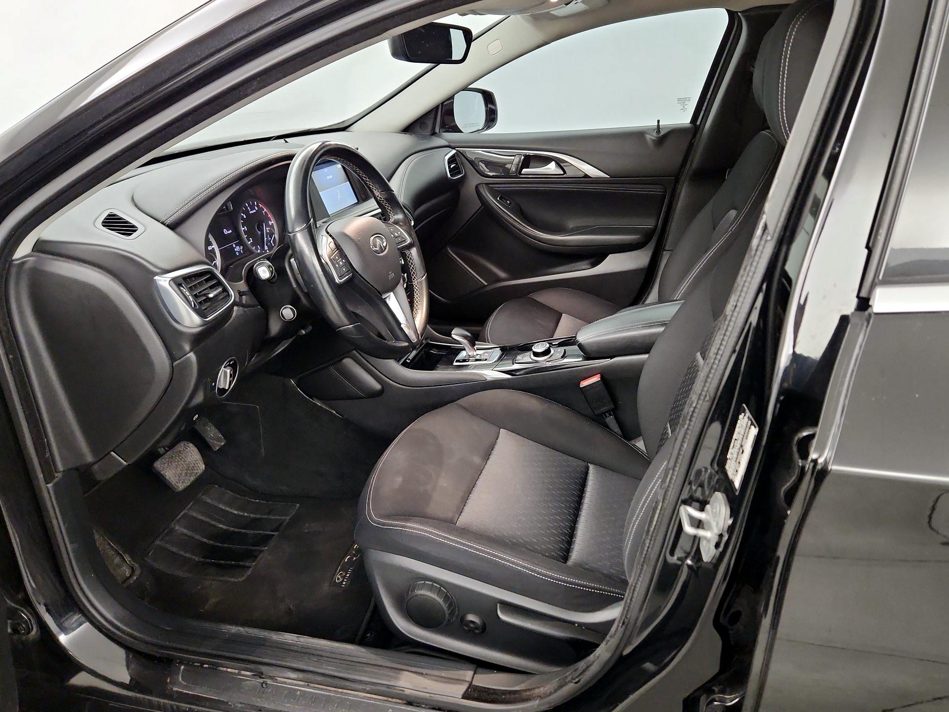 Thumbnail: 2017 INFINITI QX30 - 11