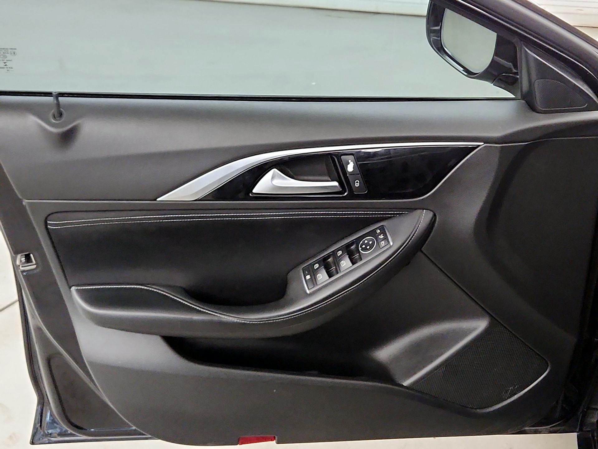 Thumbnail: 2017 INFINITI QX30 - 12