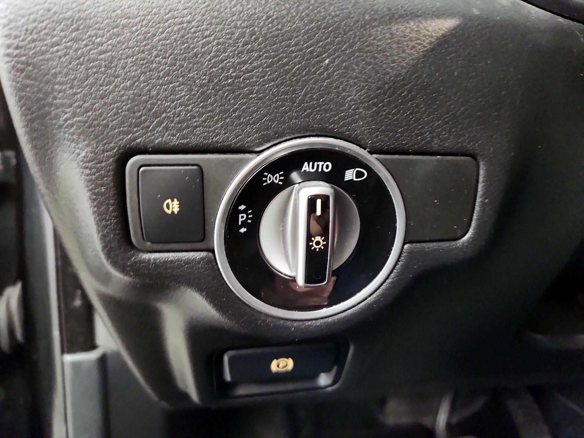 Thumbnail: 2017 INFINITI QX30 - 13