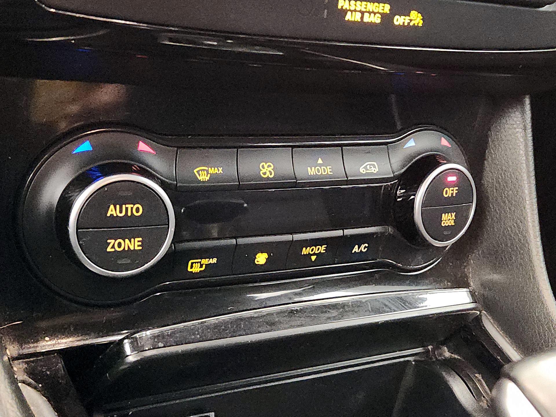 Thumbnail: 2017 INFINITI QX30 - 16