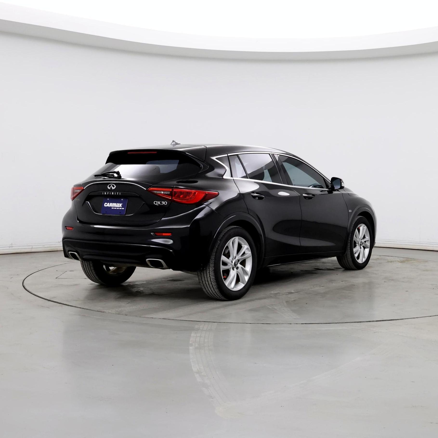 Thumbnail: 2017 INFINITI QX30 - 8