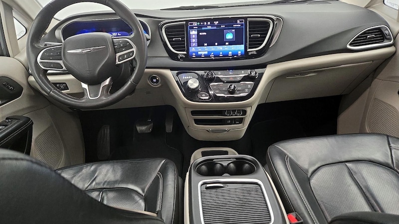 2022 Chrysler Pacifica Touring L 9