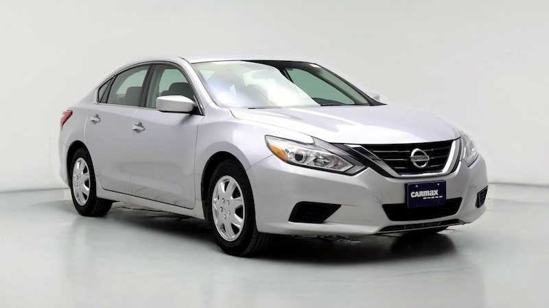 2016 Nissan Altima S Hero Image