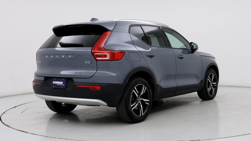 2023 Volvo XC40 B5 Core 8